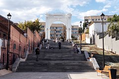 У Триумфальной арки в Саратове могут снимать кино