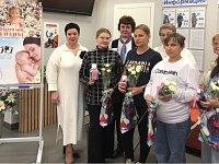 Будущих мам поздравили с праздником