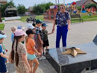 Патриотическая экскурсии дошкольников к мемориальным стеллам защитников Отечества