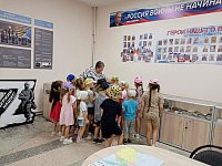 Союзницы Воскресенского отделения «Союза женщин России»  организовали для детей экскурсию в музей СВО