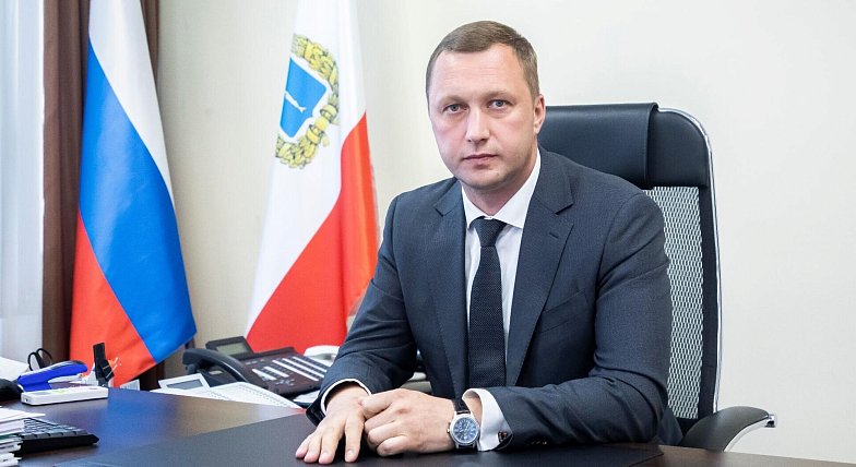 Губернатор Саратовской области поздравил женщин с 8 марта