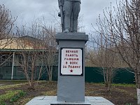 В ПАМЯТНИКЕ ПАМЯТЬ…