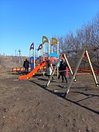 Безопасность превыше всего: координаторы проектов "Новая школа" и "Крепкая семья" проверили детские и спортивные площадки в Воскресенском районе