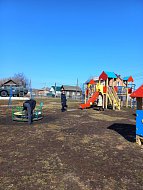 Безопасность превыше всего: координаторы проектов "Новая школа" и "Крепкая семья" проверили детские и спортивные площадки в Воскресенском районе